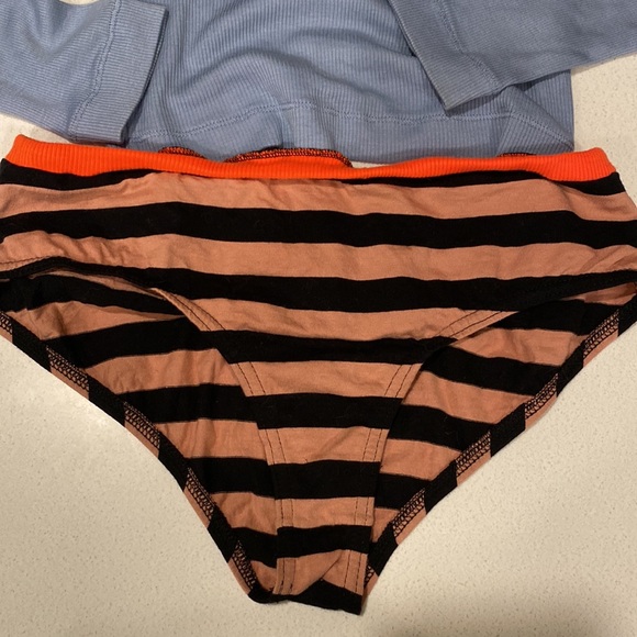 Sex and the City Wardrobe Items from iconic television series- - Picture 6 of 8